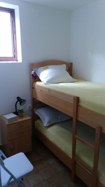 Studio Apartment Jadranko Duga Uvala Крница Стая снимка